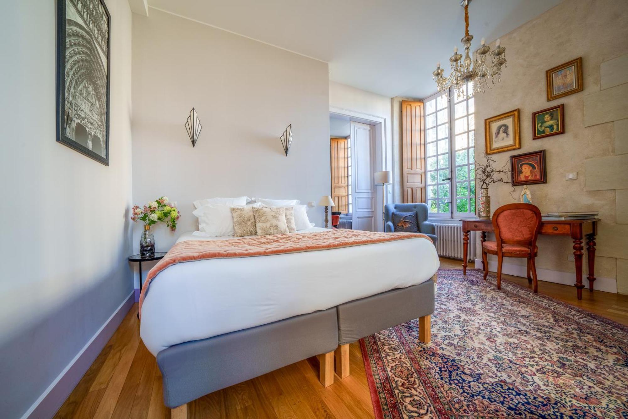 LA MAISON CANONIALE luxe et charme au coeur de Tours Extérieur photo